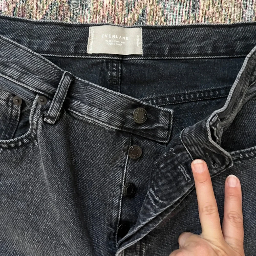 Everlane 90’s Cheeky Jeans - Picture 3 of 5